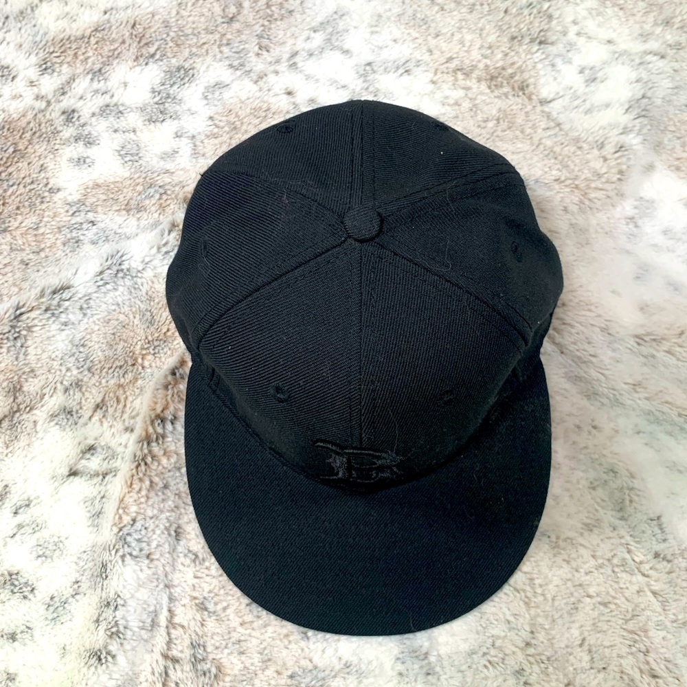 Boston Red Sox Cap New Era 59FIFTY 7 1/8 Hat Fitted MLB Black on Black - Picture 4 of 6